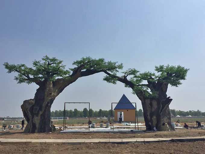 新完成的仿真樹(shù)－中都草原飛行樂(lè)園超大仿真樹(shù)