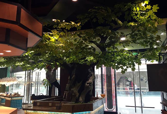 仿真樹包柱子走進(jìn)室內(nèi)裝修裝飾的原因有哪些？