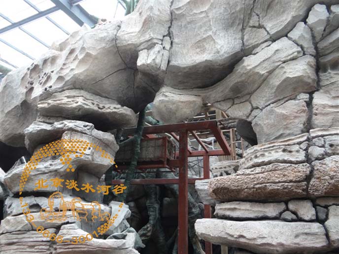 水泥假山是大型園林景觀中受歡迎的裝飾之一