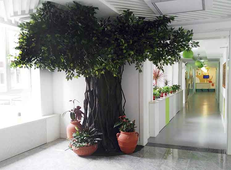 北京玻璃鋼仿真榕樹制作工期短，安裝方便，輕質(zhì)耐用。