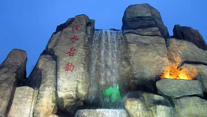 假山制作工藝正逐步走向精品化，好的作品不斷出現(xiàn)。