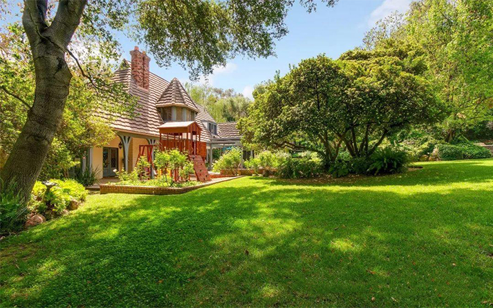 草坪護(hù)理-草坪被雜草堵塞時該怎么辦