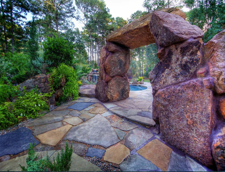 湛水泥塑石假山具到底有哪些特點(diǎn)？