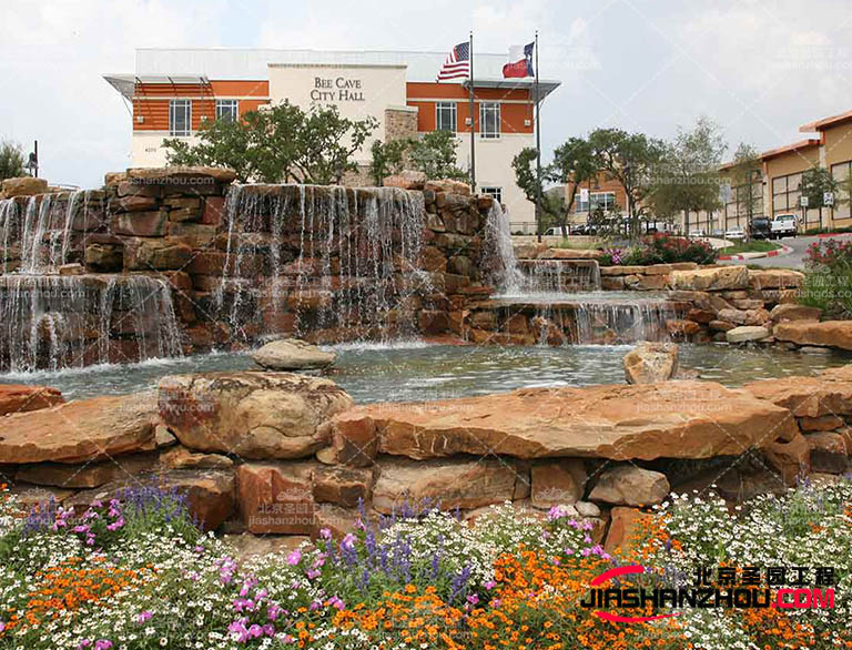 塑石假山也稱水泥假山 那么塑石假山都有什么優(yōu)點(diǎn)呢？