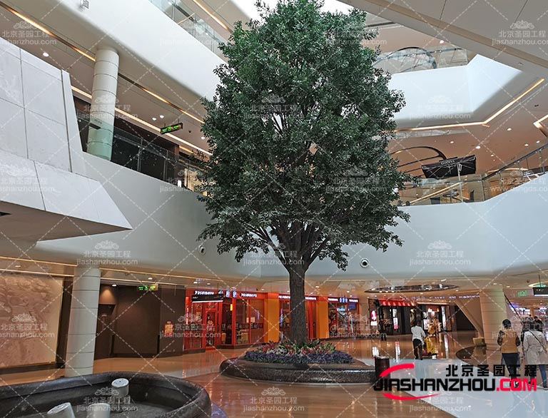 仿真樹與自然景觀完美結(jié)合創(chuàng)造出互補(bǔ)的效果