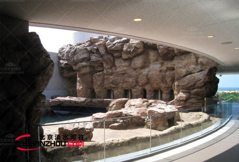 塑石假山整體效果逼真秀美，工藝比較復(fù)雜