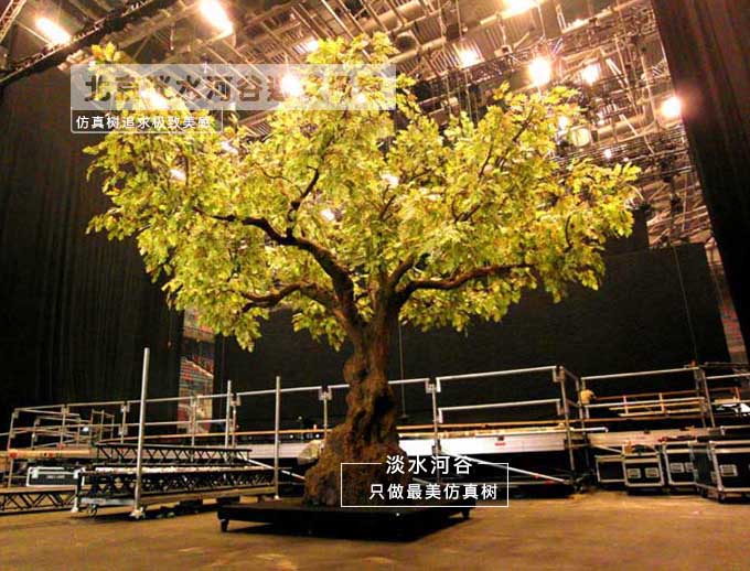 仿真樹營造出了普通植物無法實現(xiàn)的景觀效果