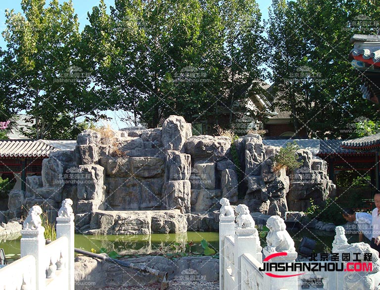 水泥假山生產(chǎn)的因素有哪些呢？設(shè)計水泥假山時應(yīng)考慮哪些因素？