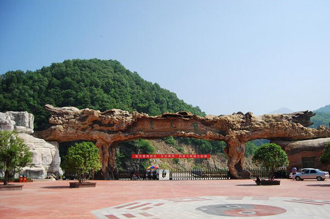 一個(gè)好的仿真樹大門幫助景區(qū)達(dá)到一定的宣傳需求