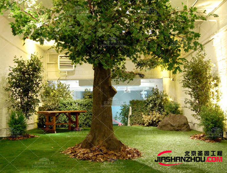 仿真樹是人工制作的模擬樹木仿真樹能達到美化環(huán)境的效果