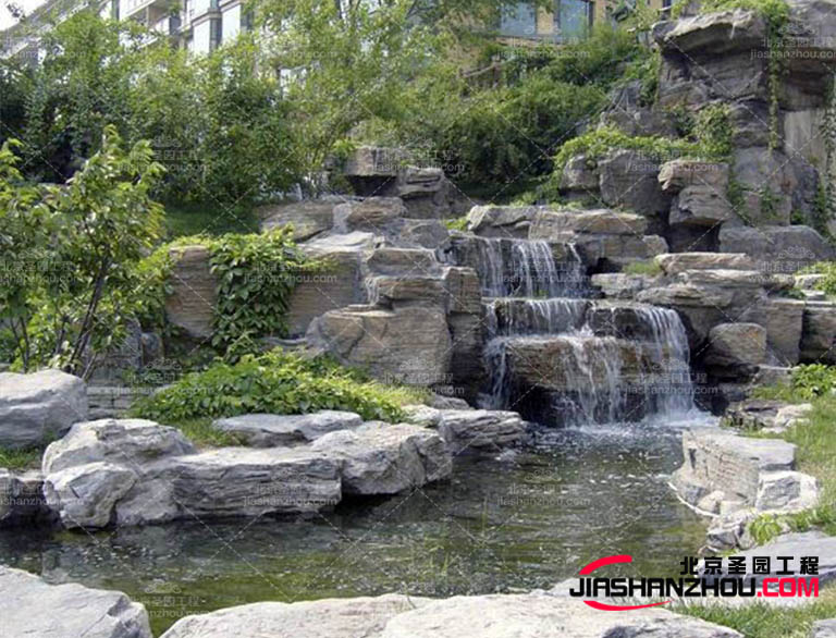 塑石假山是一個可以讓公園或是景區(qū)變得加的漂亮美觀