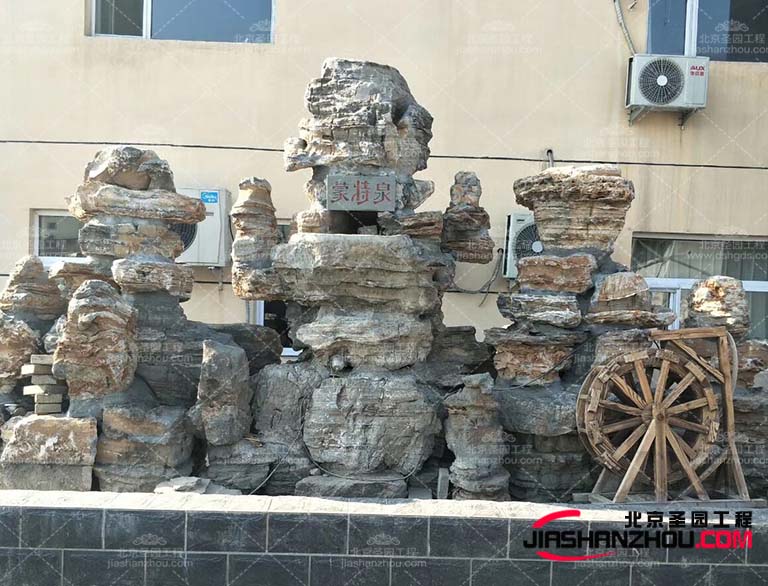 塑石假山具有造型多樣、色彩豐富耐用性強(qiáng)等特點(diǎn)根據(jù)場(chǎng)景定制