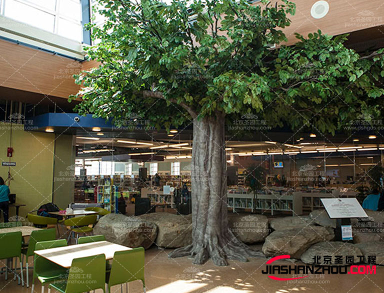 先還需要注意仿真樹其安全性如避免仿真樹倒塌、破碎等情況