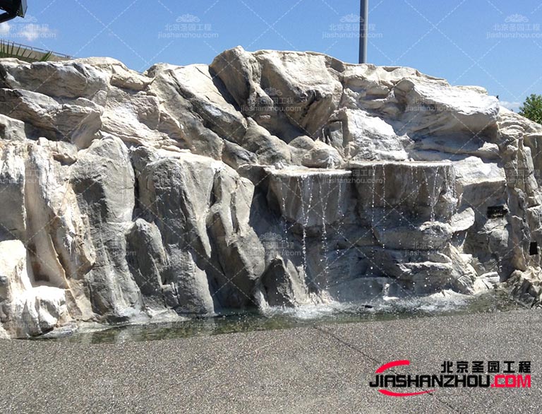 如公園、商場等地方建造塑石假山景觀讓多人有機(jī)會欣賞