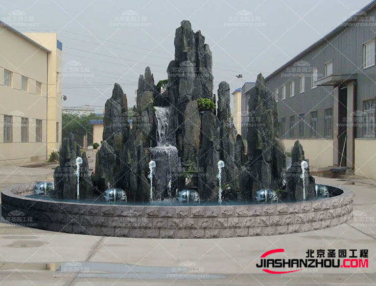 現(xiàn)在的塑石假山成為了城市和建筑裝飾中不可或缺的一部分