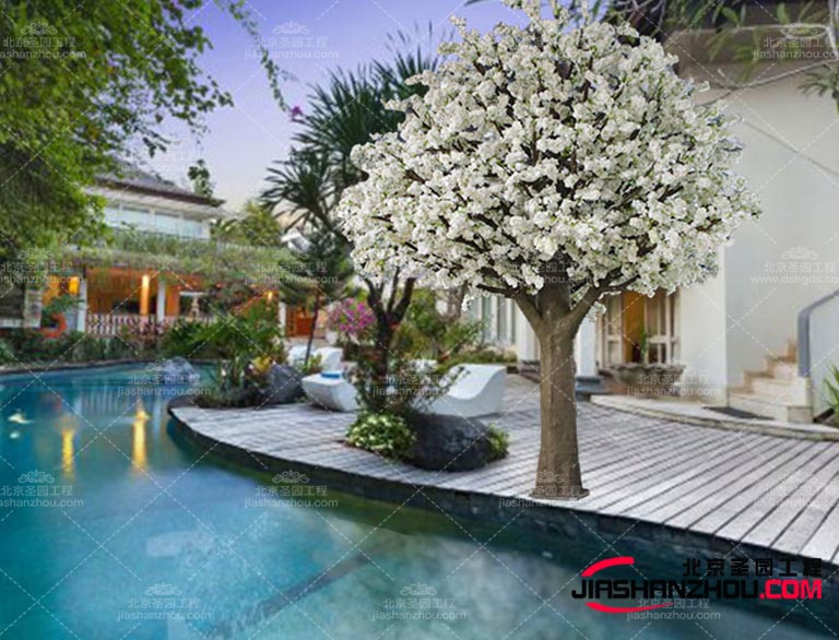 仿真樹用水泥制作的，擁有十分逼真的紋理受到人們的青睞