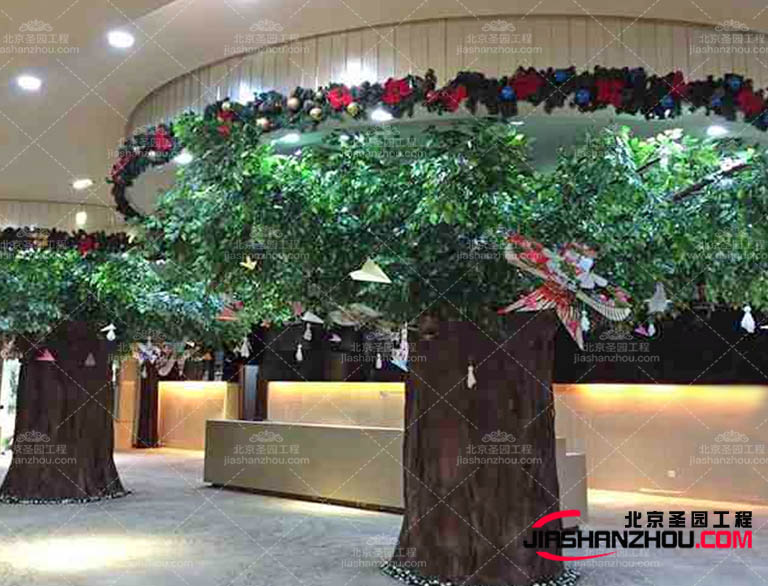 仿真樹的整棵樹的樹葉都是繁茂的葉子十分的細密仿真度高