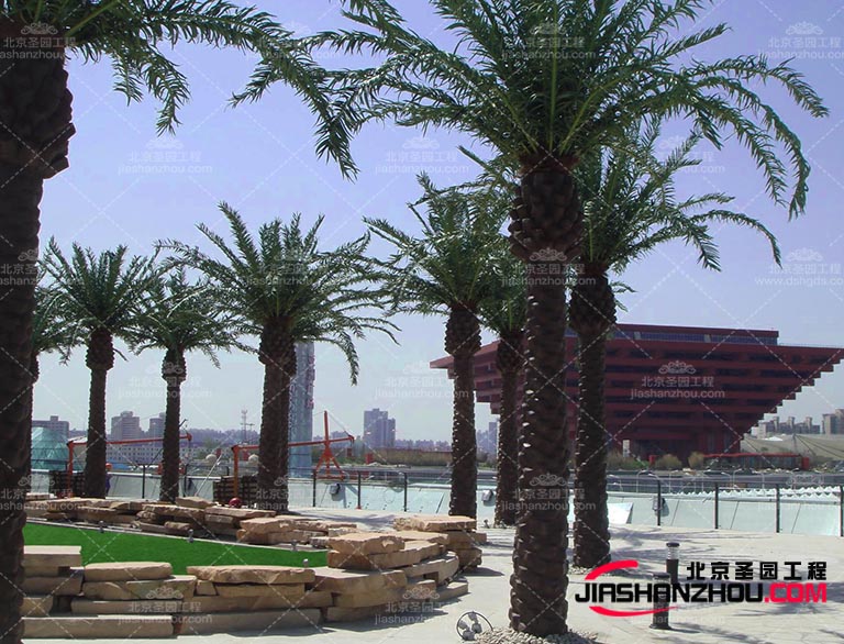 仿真樹的使用也非常普遍。比如在主題公園、游樂場等地點