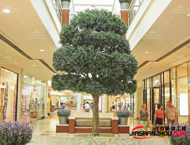 這仿真樹是為一個(gè)大家庭設(shè)計(jì)的，他們有不同的喜好和要求