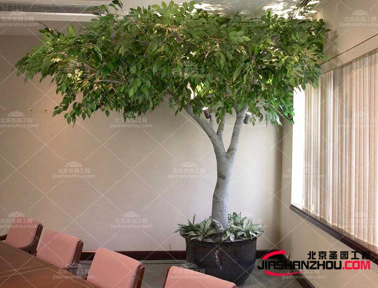 仿真樹的設計應該簡潔明了，易于辨識，以增強品牌的認知度