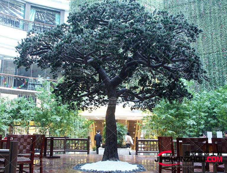 以展示特定的仿真樹產(chǎn)品，這樣可以增加展示的多樣性