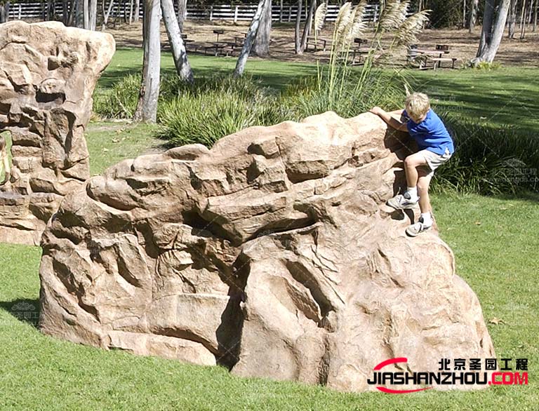 塑石假山的使用不僅可以保護(hù)游客的安全，還可以保護(hù)環(huán)境