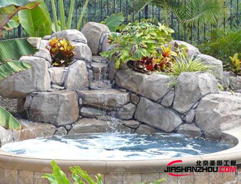 塑石假山可以選擇一些與自然主題相關(guān)的假山，如動(dòng)物形象
