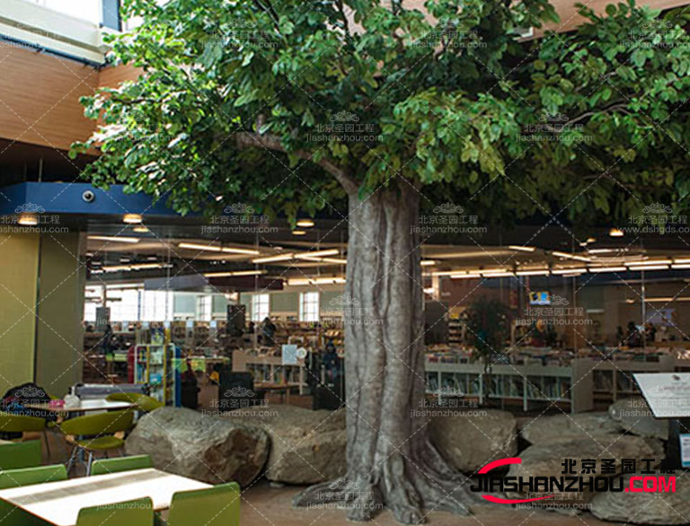 選擇穩(wěn)定的仿真樹(shù)基座和支撐結(jié)構(gòu)使用固定裝置固定仿真樹(shù)