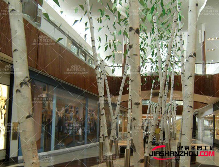 適當(dāng)?shù)恼彰骺梢栽鰪?qiáng)仿真樹的視覺效果使其看起來加真實(shí)