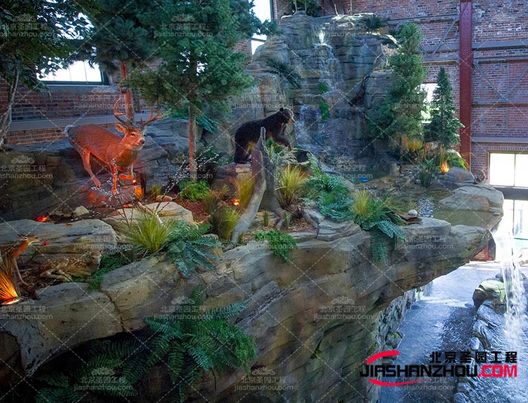 仿真樹藝術(shù)與功能性的結(jié)合：通過將當(dāng)代藝術(shù)家的版畫作品應(yīng)用到餐具上