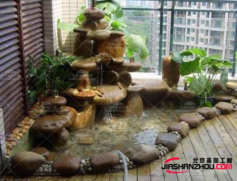 塑石假山特且?guī)缀醪粫?huì)被遺忘的圖案，與植物織物的裝飾細(xì)節(jié)相結(jié)合