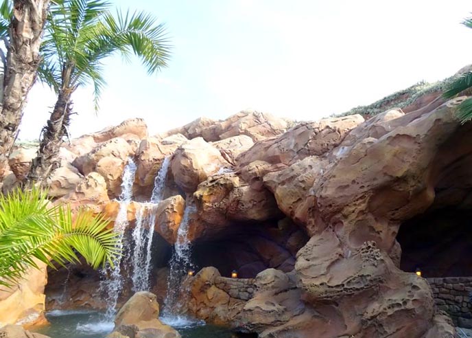 水泥假山溫泉池 室外溫泉池的施工方法