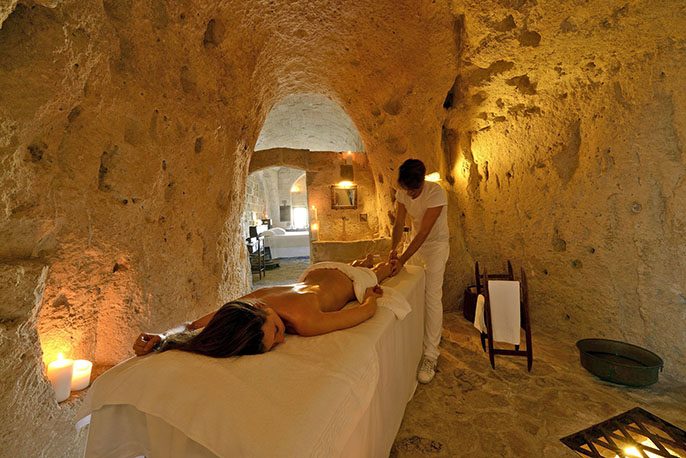 2024天津豪華的銀河國(guó)際主題山洞酒店施工