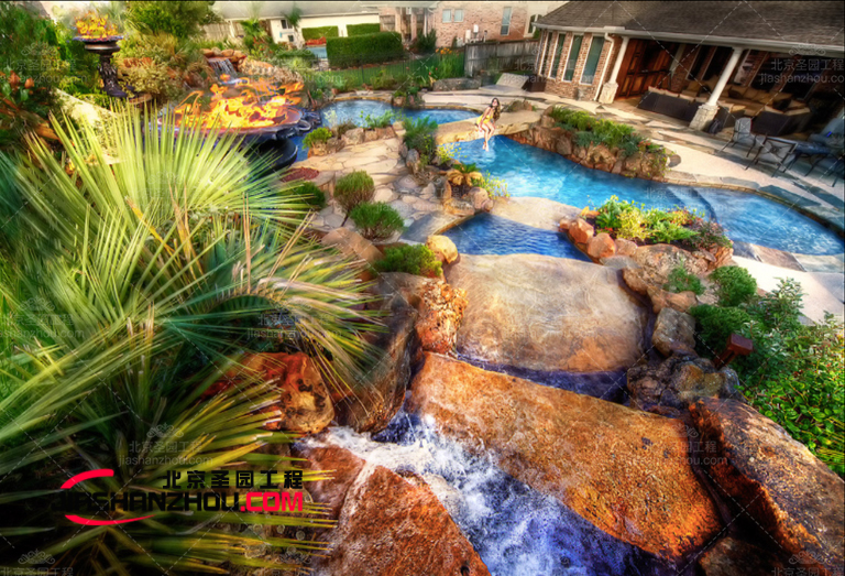 北京仿真假山設(shè)計時的細節(jié)要點 把仿真假山做成真山