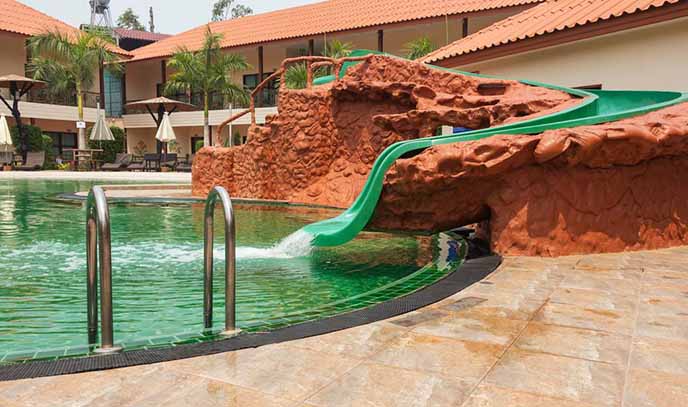 塑石假山圖片.jpg 塑石假山圖片