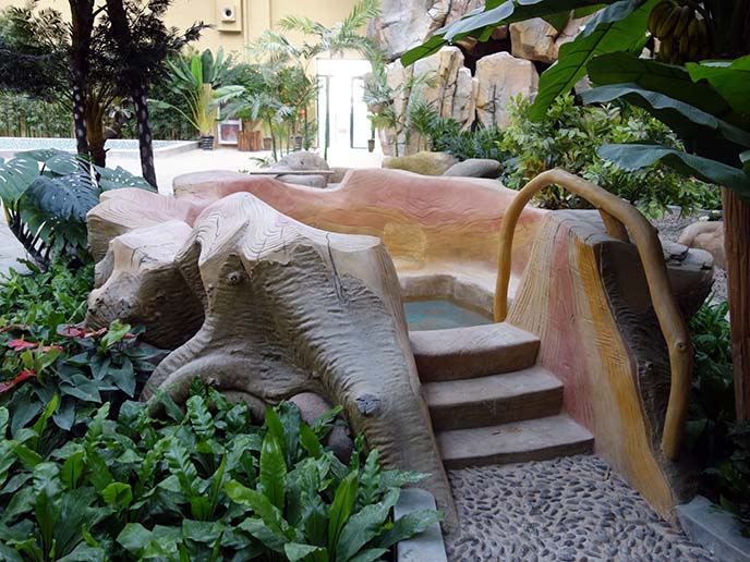 塑石假山.jpg 塑石假山