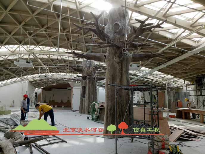 玻璃鋼仿真樹.jpg 玻璃鋼仿真樹