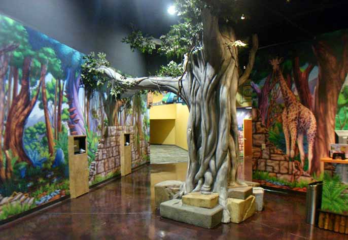 幼兒園仿真樹(shù).jpg 幼兒園仿真樹(shù)