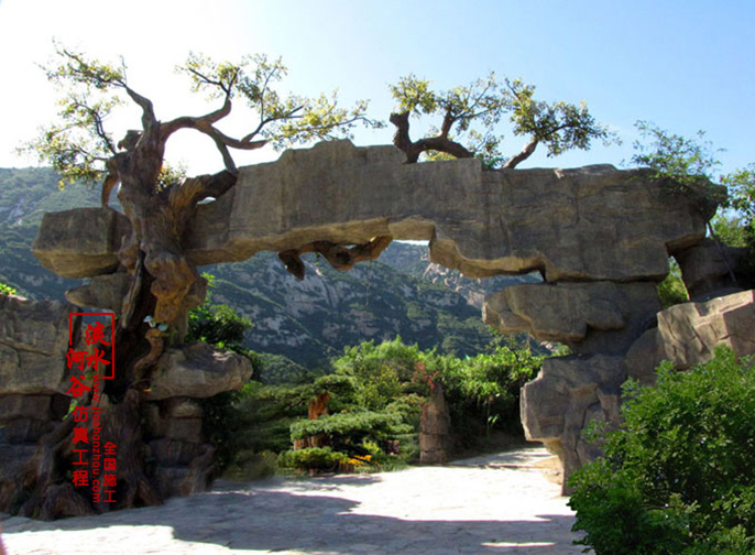 仿真樹大門.jpg 仿真樹大門