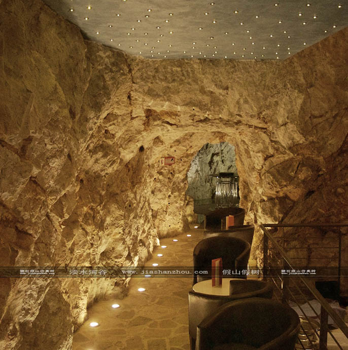 1555926530776211.jpg cave-bar-hotel-more.jpg