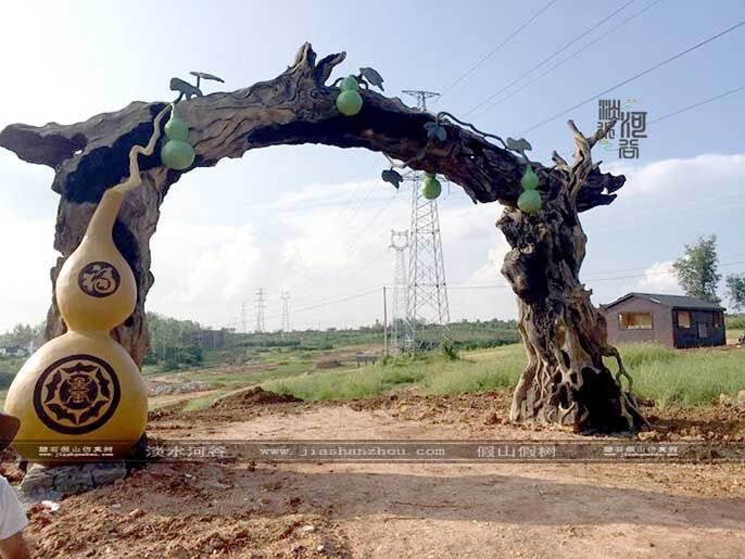 仿真樹(shù)大門(mén).jpg 仿真樹(shù)大門(mén)