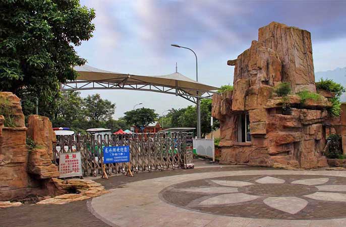 仿真樹大門與假樹大門.jpg 仿真樹大門與假樹大門