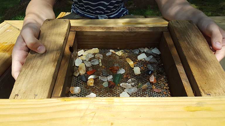 兒童淘礦的原料.jpg 兒童淘礦的原料