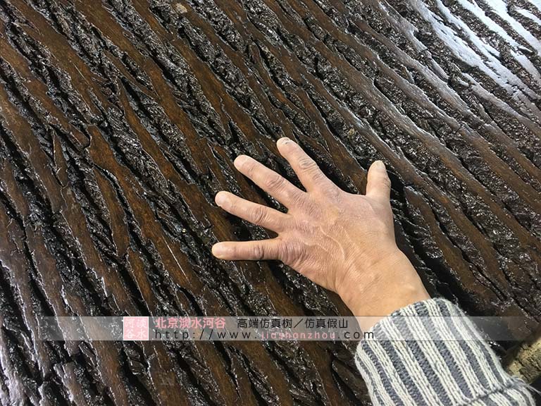 仿真樹皮房.jpg 仿真樹皮房