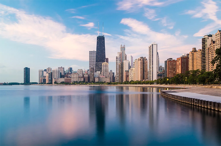 美國(guó)，伊利諾伊州，芝加哥，城市天際線和密歇根湖