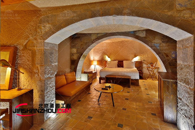 洞穴轟趴館.jpg 洞穴轟趴館