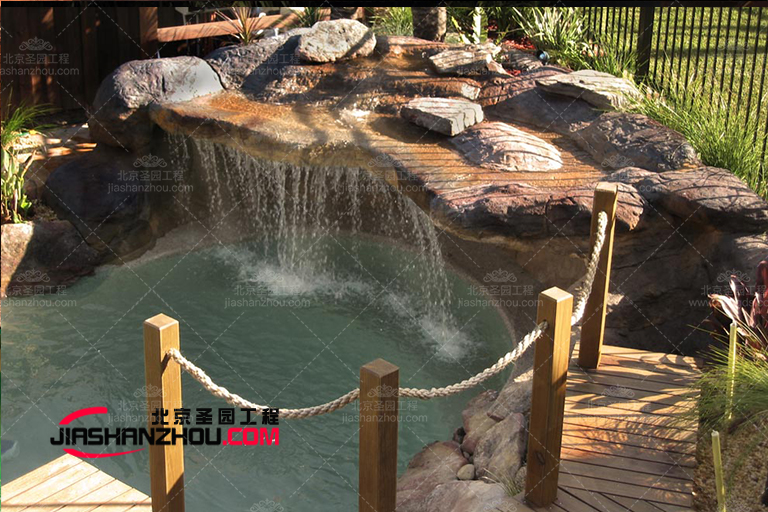 假山魚池.jpg 假山魚池