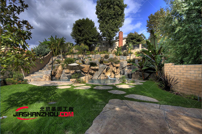 塑石假山.jpg 塑石假山