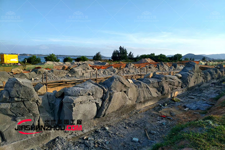 塑石假山水池.jpg 塑石假山水池