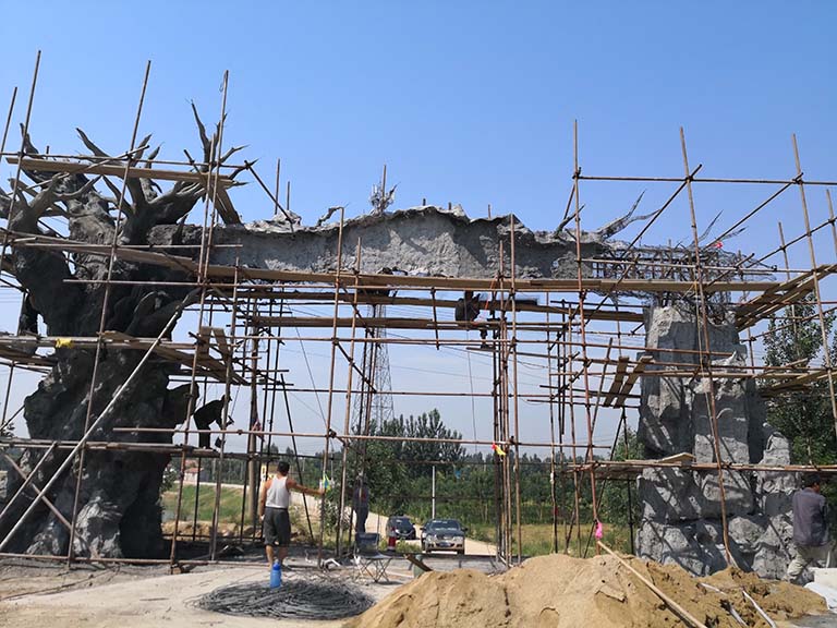 仿真樹大門.jpg 仿真樹大門